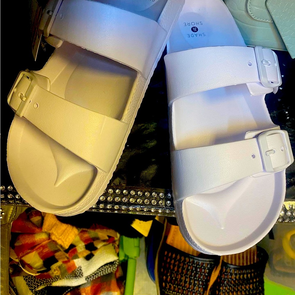White foam croc sandals slide in